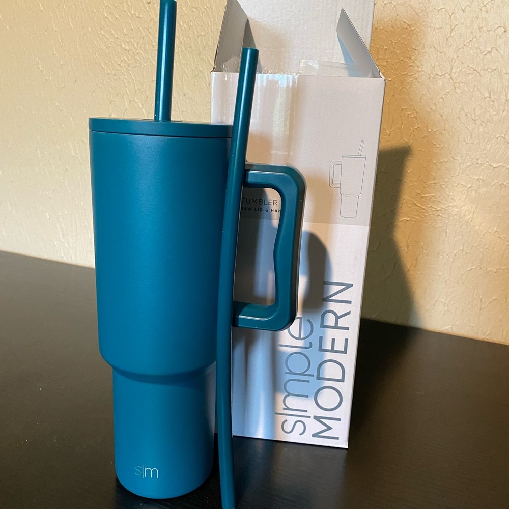 Simple Modern S|M 40oz Trek Tumbler Riptide